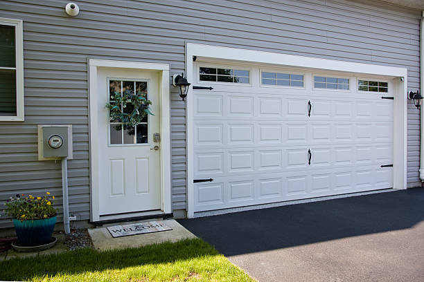 24/7 Emergency Garage Door Panel Replacement experts in Port Huron, MI